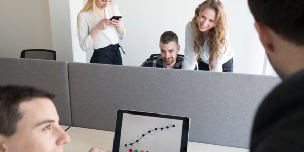 Znaczenie analityki danych w planowaniu kampanii reklamowych 3 group-of-colleagues-working-in-contemporary-office-2023-11-27-05-36-22-utc