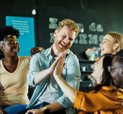 Kampanie empatyczne – jak marki okazują zrozumienie potrzeb 3 spotkanie biznesowe