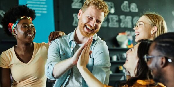 Kampanie empatyczne – jak marki okazują zrozumienie potrzeb 5 spotkanie biznesowe